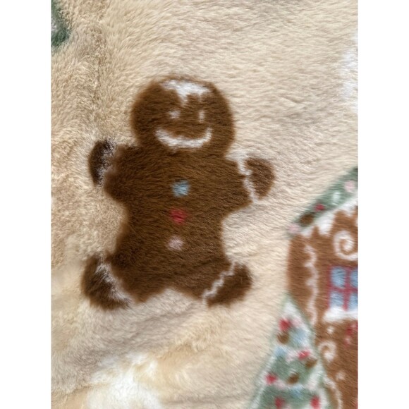 Cupcakes and Cashmere Gingerbread Faux Fur Blanket Viral TikTok - Picture 4 of 6